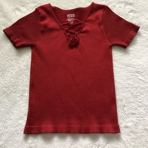 Red ribbed shirt with tie up front y2k